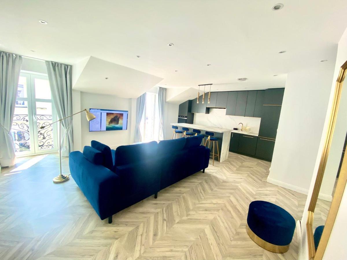 Apartament Sanok-Z Widokiem Na Rynek I Tarasem Dış mekan fotoğraf